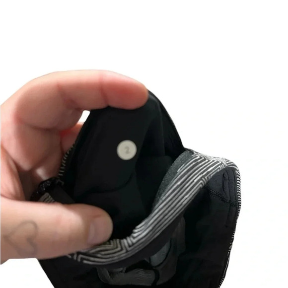 Lululemon size 2 crop leggings. Excellent condition - Picture 6 of 8